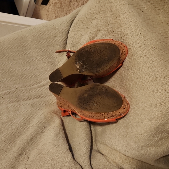 Cute and Sexy Orange Platform Wedges - Picture 4 of 4